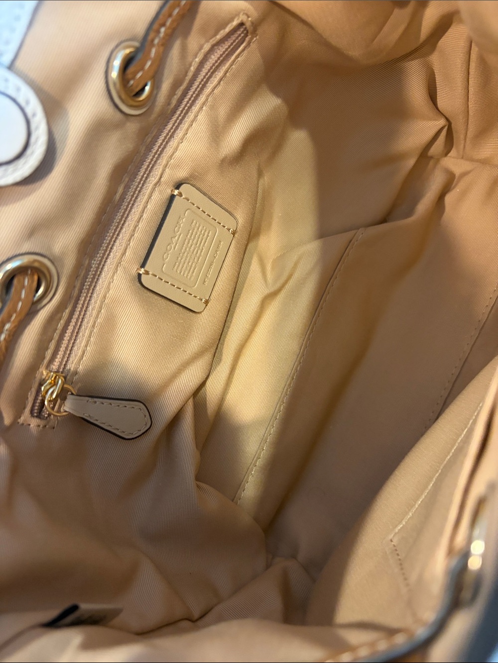 Coach Cream Leather Shoulder Bag with Embossed Carriage - Picture 3 of 3